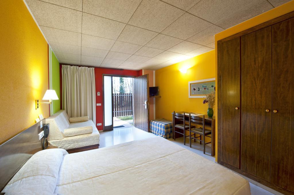 Hotel Can Blanc Olot Exterior foto