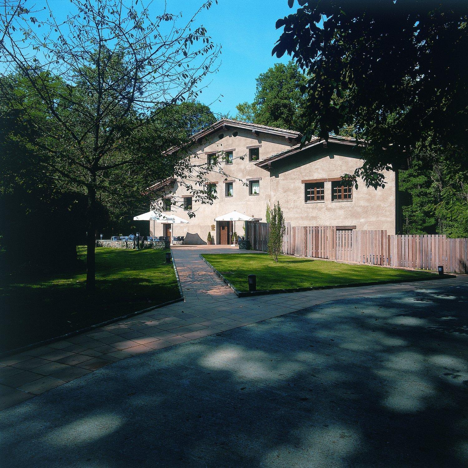 Hotel Can Blanc Olot Exterior foto