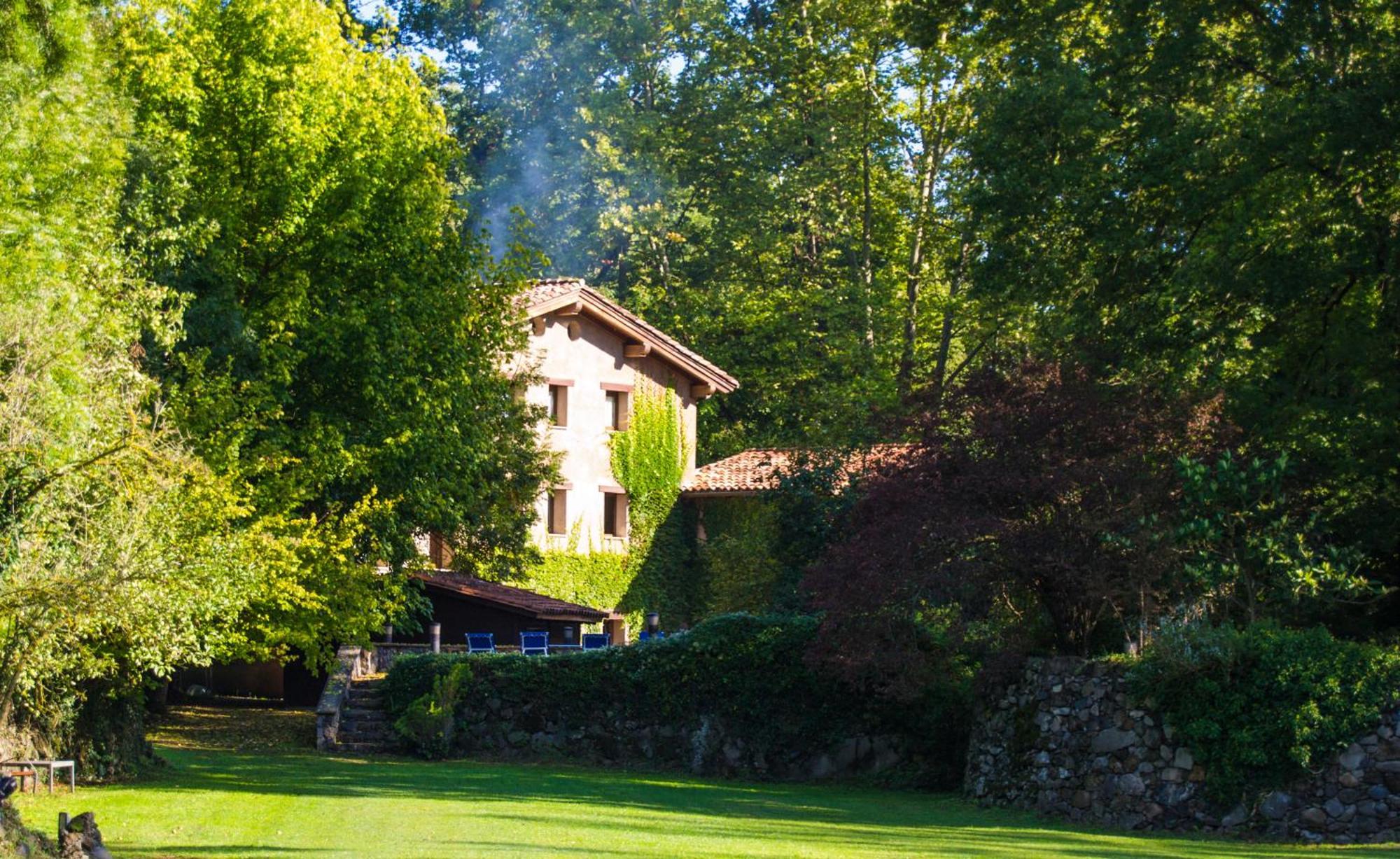 Hotel Can Blanc Olot Exterior foto
