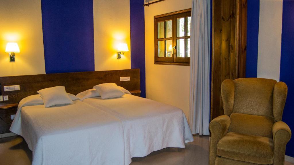 Hotel Can Blanc Olot Habitación foto